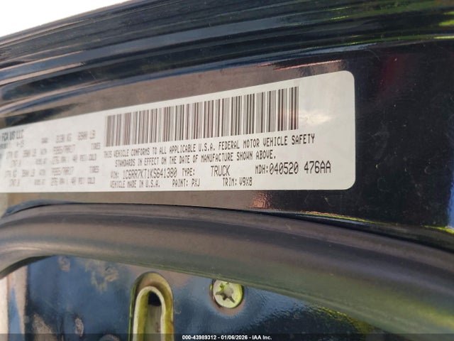 1C6RR7KT1KS641380 RAM 1500 Classic Tradesman 4x4 5&#039;7 Box