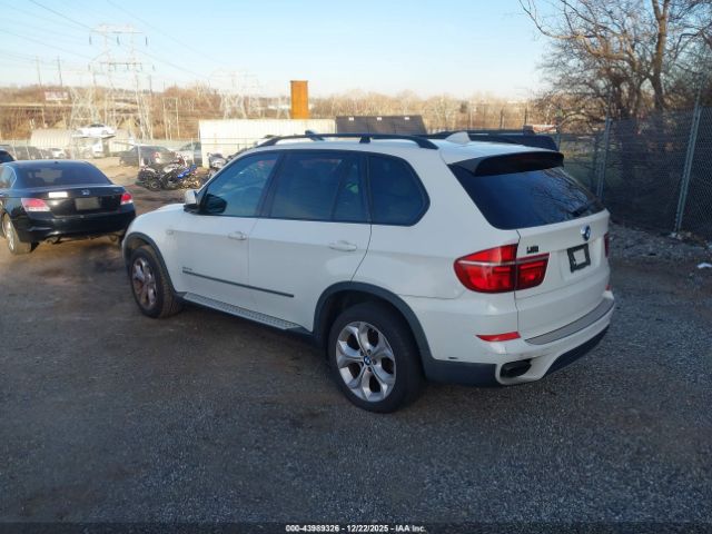 2011 BMW X5 5UXZV8C54BL418009 Photo 2