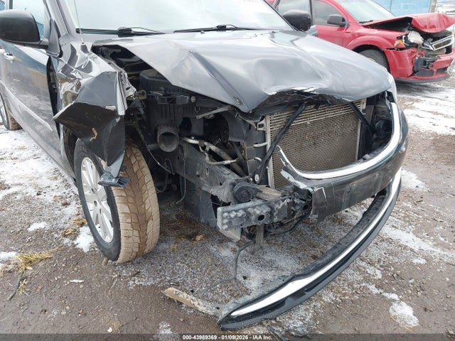 2016 Chrysler Town & Country Touring მანქანა იყიდება აუქციონზე, vin: 2C4RC1BG9GR305656, აუქციონის ნომერი: 43989369