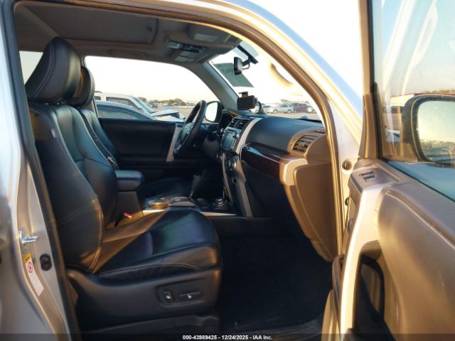 2017 TOYOTA 4RUNNER JTEBU5JR9H5475437 Photo 4