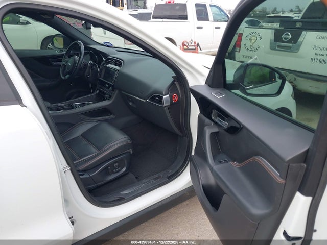 2017 JAGUAR F-PACE SADCK2BV9HA497264 Photo 4