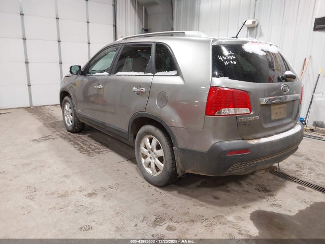 43989502 :رقم المزاد ، 5XYKTCA10BG166136 vin ، 2011 Kia Sorento Lx مزاد بيع