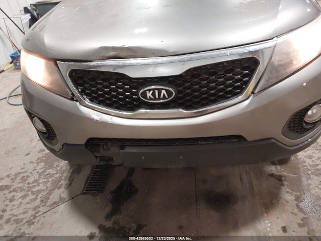 43989502 :رقم المزاد ، 5XYKTCA10BG166136 vin ، 2011 Kia Sorento Lx مزاد بيع