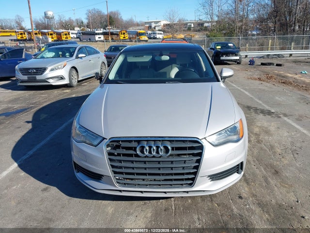 43989573 :رقم المزاد ، WAUEFGFF7F1019380 vin ، 2015 Audi A3 2.0t Premium مزاد بيع