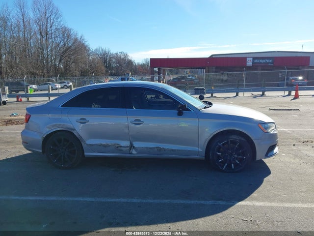 43989573 :رقم المزاد ، WAUEFGFF7F1019380 vin ، 2015 Audi A3 2.0t Premium مزاد بيع