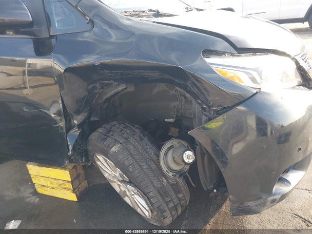 5TDYK3DC3FS667539 Toyota Sienna Limited Premium 7 Passenger