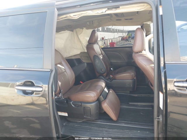 5TDYK3DC3FS667539 Toyota Sienna Limited Premium 7 Passenger