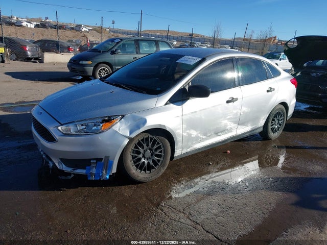 Ford FOCUS S 2018 1FADP3E20JL287919 Image 2