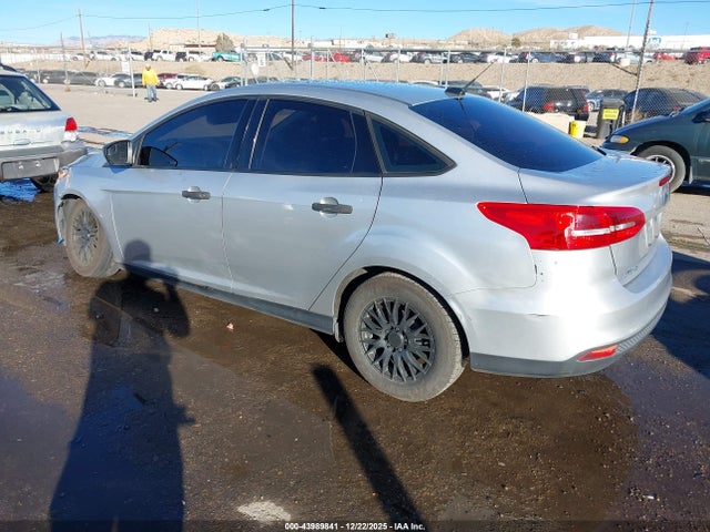 Ford FOCUS S 2018 1FADP3E20JL287919 Image 3