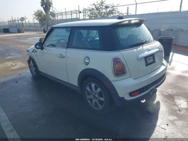 2008 MINI COOPER S WMWMF73518TT89366 Photo 2