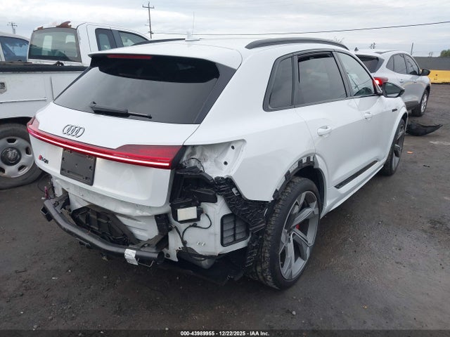 2024 AUDI SQ8 E-TRON WA16CBGE9RB041334 Photo 3