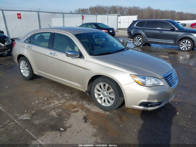 2013 Chrysler 200 Limited მანქანა იყიდება აუქციონზე, vin: 1C3CCBCG3DN720317, აუქციონის ნომერი: 43990080