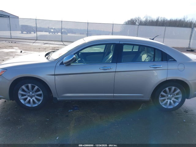 2013 Chrysler 200 Limited მანქანა იყიდება აუქციონზე, vin: 1C3CCBCG3DN720317, აუქციონის ნომერი: 43990080