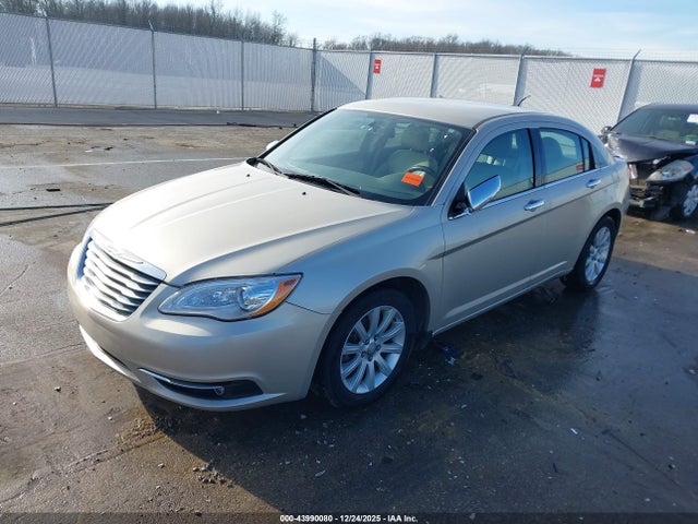 2013 Chrysler 200 Limited მანქანა იყიდება აუქციონზე, vin: 1C3CCBCG3DN720317, აუქციონის ნომერი: 43990080