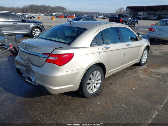 2013 Chrysler 200 Limited მანქანა იყიდება აუქციონზე, vin: 1C3CCBCG3DN720317, აუქციონის ნომერი: 43990080