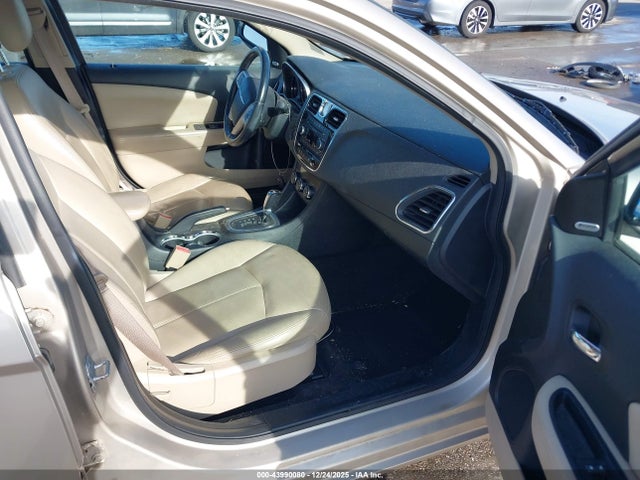 2013 Chrysler 200 Limited მანქანა იყიდება აუქციონზე, vin: 1C3CCBCG3DN720317, აუქციონის ნომერი: 43990080