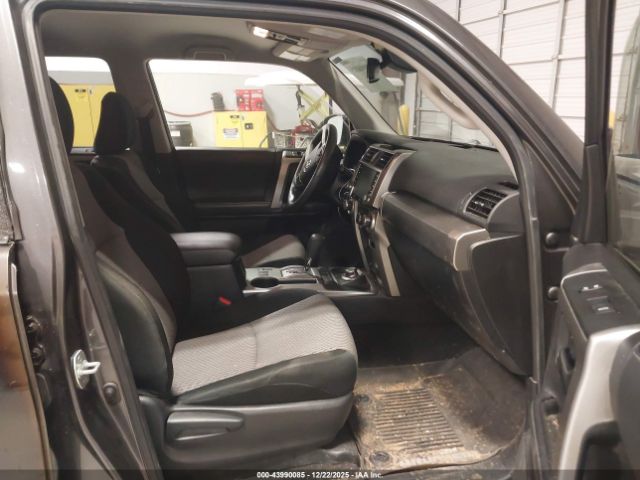 2020 TOYOTA 4RUNNER JTEBU5JR9L5752807 Photo 4