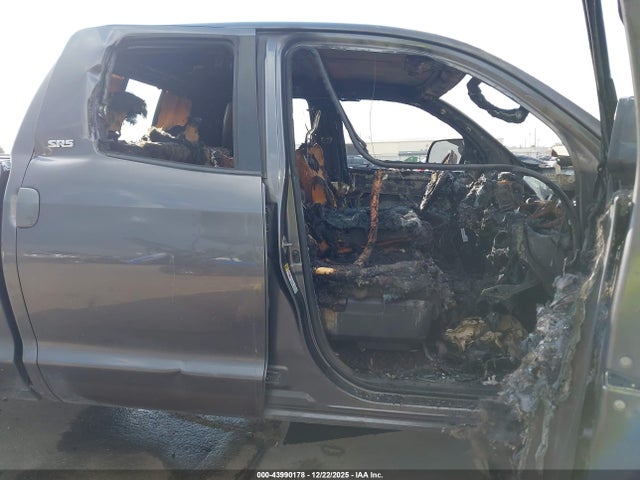 5TFRM5F18EX075116 Toyota Tundra Sr5 4.6l V8