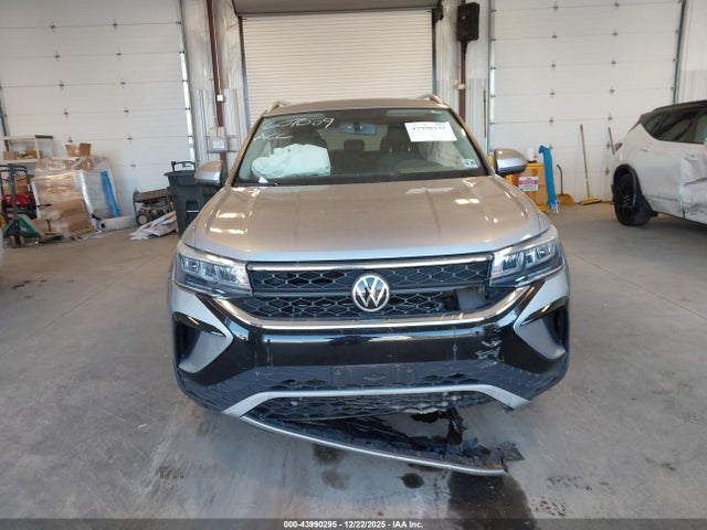 Продаж на аукціоні авто 2022 Volkswagen Taos 1.5t Se, vin: 3VVWX7B22NM019779, номер лоту: 43990295