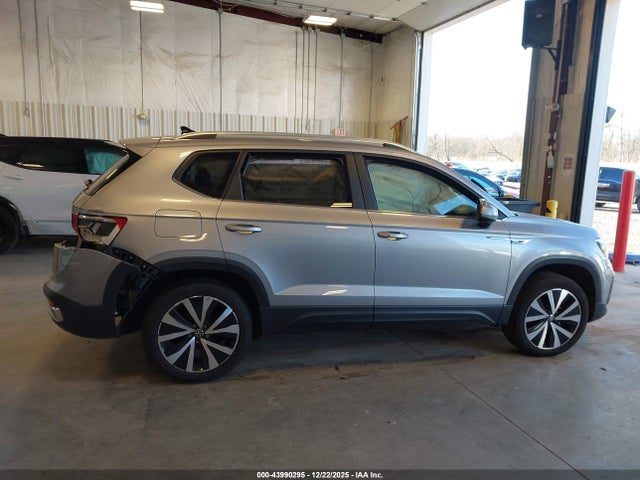 Продаж на аукціоні авто 2022 Volkswagen Taos 1.5t Se, vin: 3VVWX7B22NM019779, номер лоту: 43990295