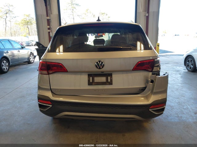 Продаж на аукціоні авто 2022 Volkswagen Taos 1.5t Se, vin: 3VVWX7B22NM019779, номер лоту: 43990295