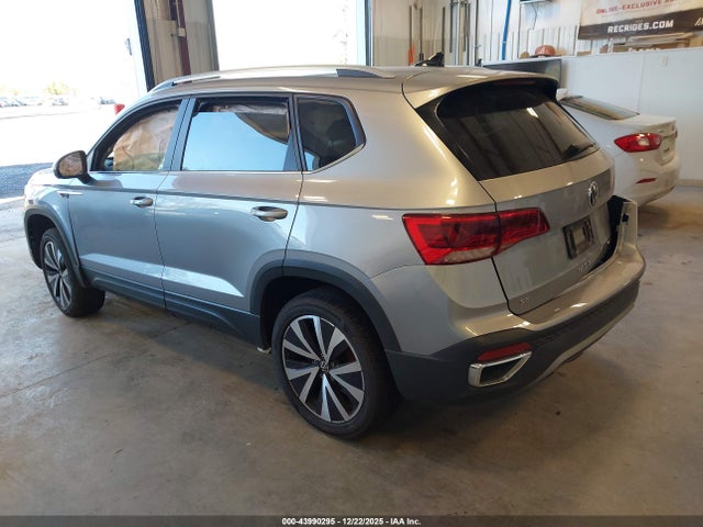 2022 VOLKSWAGEN TAOS 3VVWX7B22NM019779 Photo 2