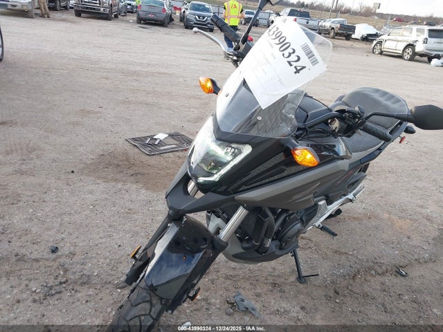 43990324 :رقم المزاد ، JH2RC9040LK200186 vin ، 2020 Honda Nc750 Xd مزاد بيع