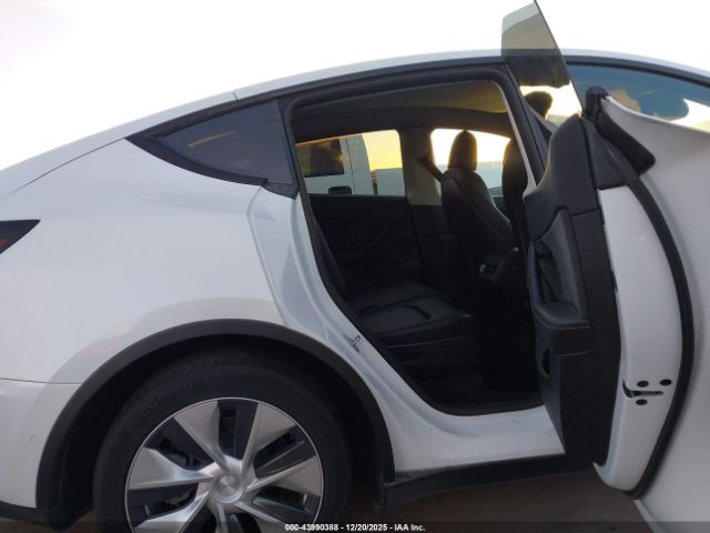 2022 TESLA MODEL Y 7SAYGAEE4NF490494 Photo 7