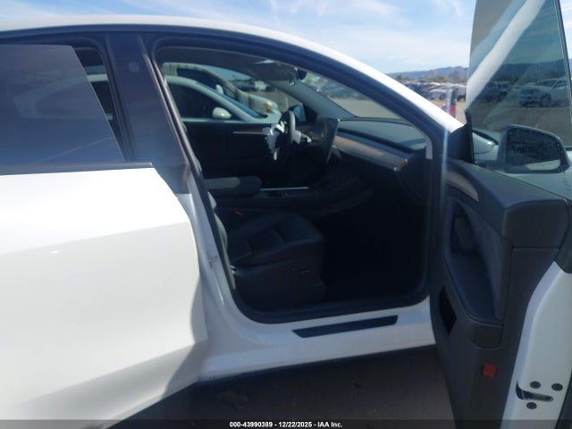2023 TESLA MODEL Y 7SAYGDEE4PA134810 Photo 4