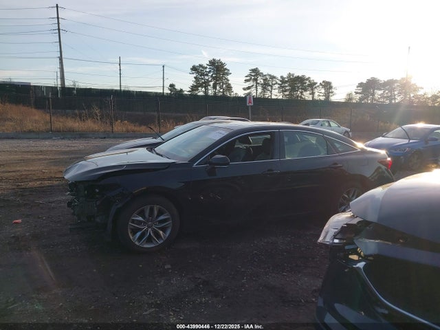 43990446 :رقم المزاد ، 4T1AZ1FB1NU082079 vin ، 2022 Toyota Avalon Xle مزاد بيع