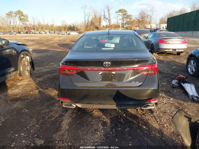 43990446 :رقم المزاد ، 4T1AZ1FB1NU082079 vin ، 2022 Toyota Avalon Xle مزاد بيع