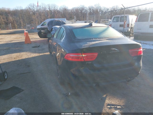 2018 JAGUAR XE SAJAJ4FX2JCP24092 Photo 2