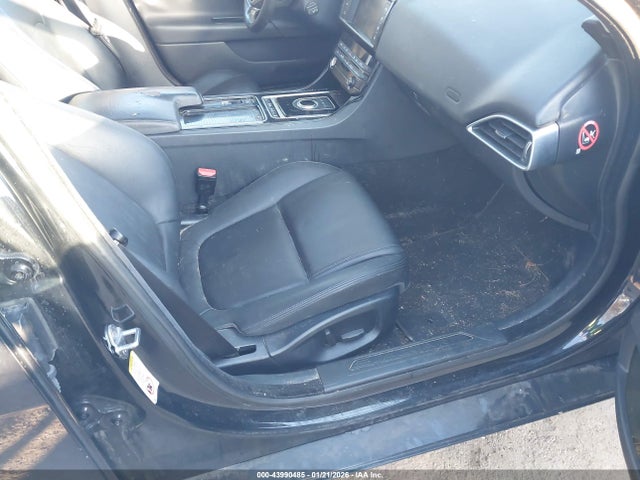 2018 JAGUAR XE SAJAJ4FX2JCP24092 Photo 4