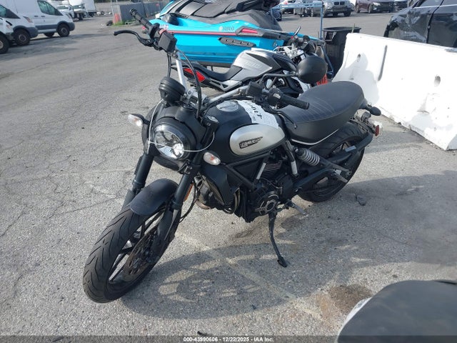 ML0KAFPM6PT007044 Ducati Scrambler Desert Sled