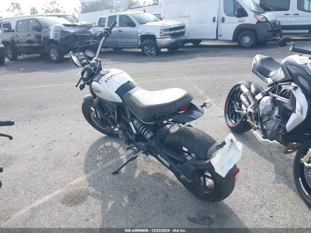 ML0KAFPM6PT007044 Ducati Scrambler Desert Sled
