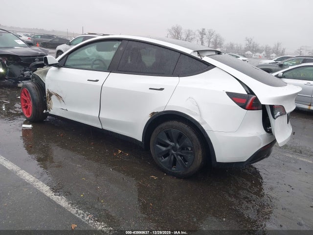 2025 TESLA MODEL Y 7SAYGDEE0SA345771 Photo 2