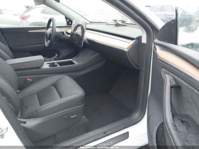2025 TESLA MODEL Y 7SAYGDEE0SA345771 Photo 4