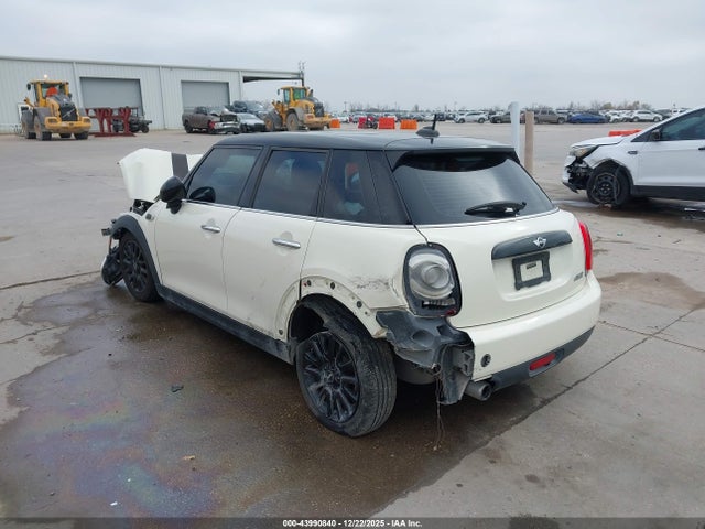 2016 MINI HARDTOP WMWXU1C56G2D10376 Photo 2