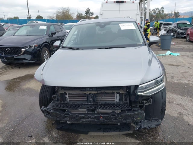 3VVNB7AX0RM114998 Volkswagen Tiguan 2.0t Se/2.0t Wolfsburg Edition