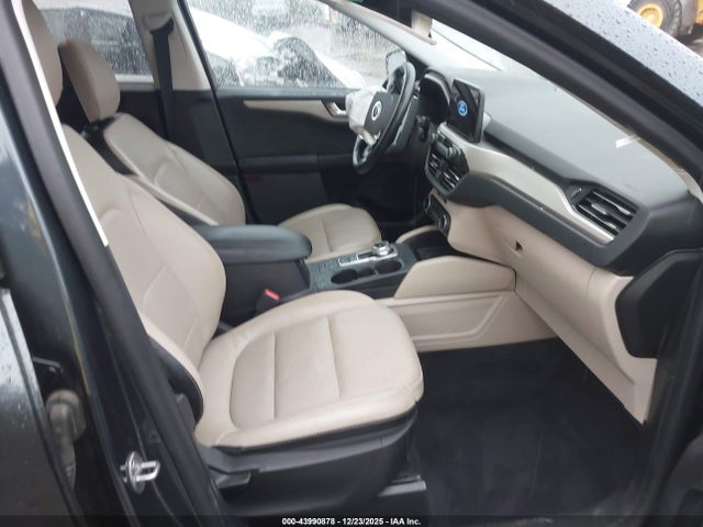 1FMCU0H67NUB91714 Ford ESCAPE SEL