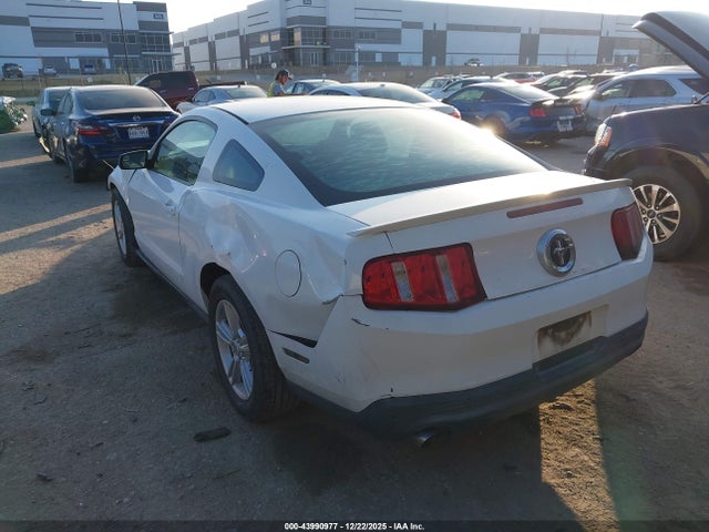 2011 FORD MUSTANG 1ZVBP8AM8B5125142 Photo 2