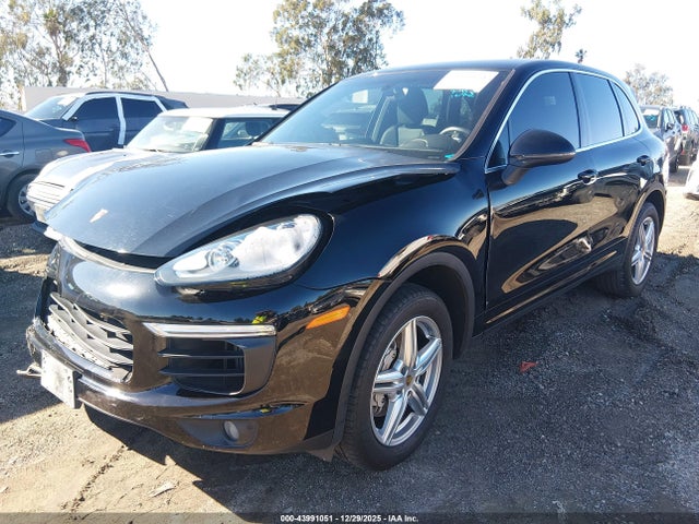2017 PORSCHE CAYENNE WP1AB2A20HLA50559 Photo 1