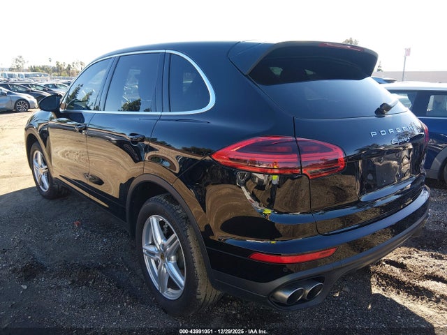 2017 PORSCHE CAYENNE WP1AB2A20HLA50559 Photo 2