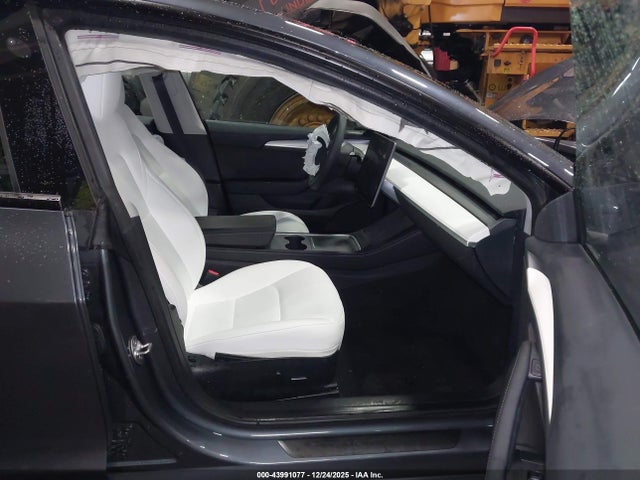 2023 TESLA MODEL 3 5YJ3E1EAXPF657602 Photo 4
