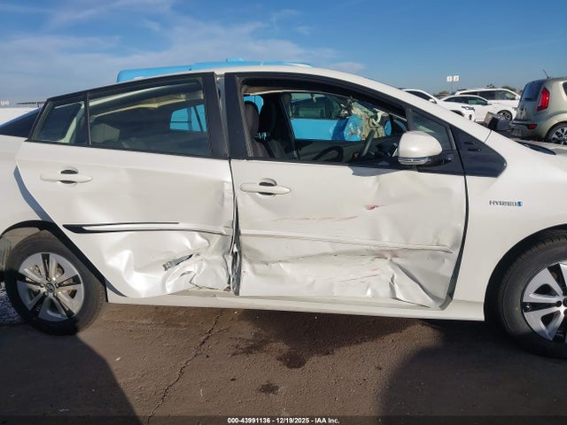 JTDKARFUXG3007423 Toyota Prius Two Eco