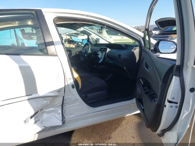 JTDKARFUXG3007423 Toyota Prius Two Eco