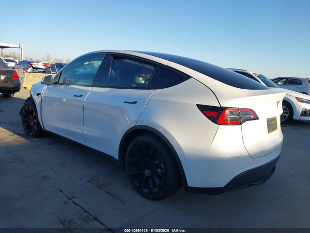 2021 TESLA MODEL Y 5YJYGDED3MF124692 Photo 2