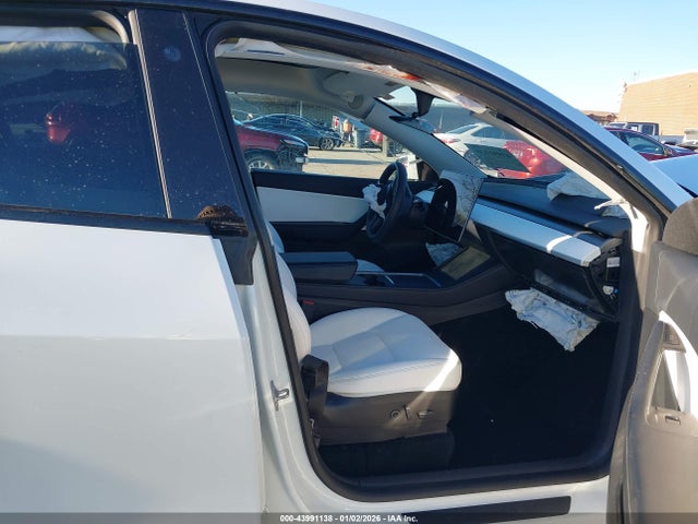 2021 TESLA MODEL Y 5YJYGDED3MF124692 Photo 4