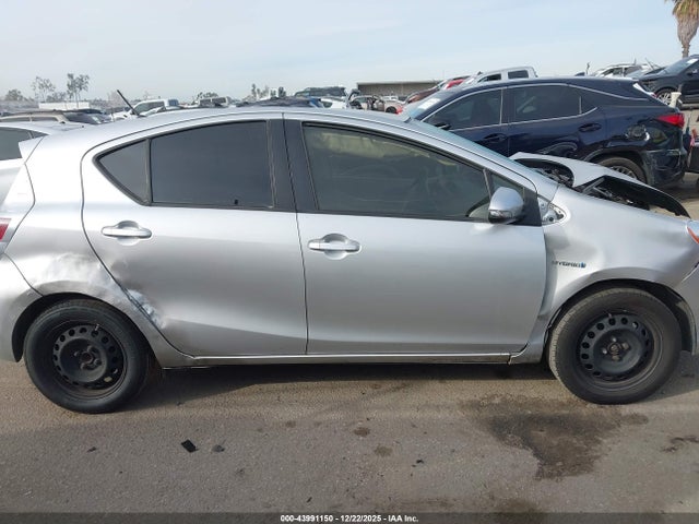 JTDKDTB39E1568836 Toyota Prius C One