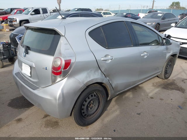 JTDKDTB39E1568836 Toyota Prius C One
